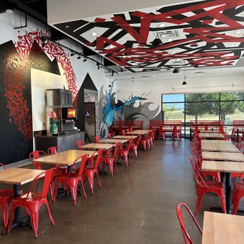 Dave's Hot Chicken - Dinning room - Chicken Shop Near Me - Folsom, California