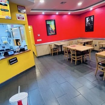 Tropical Fiyah - Dining area - Caribbean Near Me - Los Angeles, California Tropical Fiyah - Dining area - Caribbean Near Me - Los Angeles, California