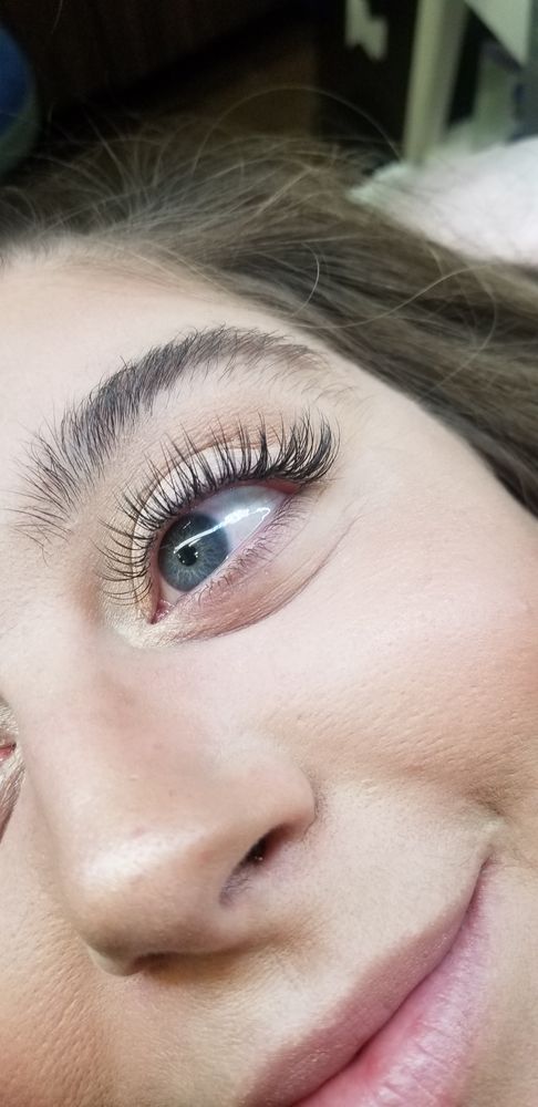 Symbolic  lash studio Logo