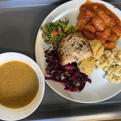 En Deli - Assortment of 5 vegan dishes + soup