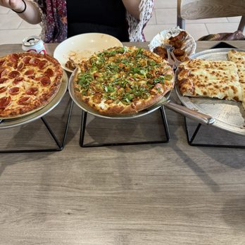 Pizza Twist - Achari Chicken Pizzatwist Pepperoni Pizza Garlic cheese sticks - Pizza Near Me - Modesto, California Pizza Twist - Achari Chicken Pizzatwist Pepperoni Pizza Garlic cheese sticks - Pizza Near Me - Modesto, California