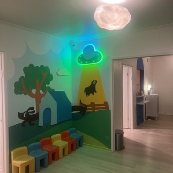 Lucille Uber, MD, FAAP - Waiting room - Pediatricians Near Me - Burbank, California Lucille Uber, MD, FAAP - Waiting room - Pediatricians Near Me - Burbank, California