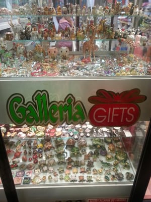 Galleria Gifts, 2335 Kalakaua Ave, Honolulu, HI 96815, US