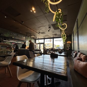 Cafe Fresco - Inside - Breakfast & Brunch Near Me - Los Angeles, California