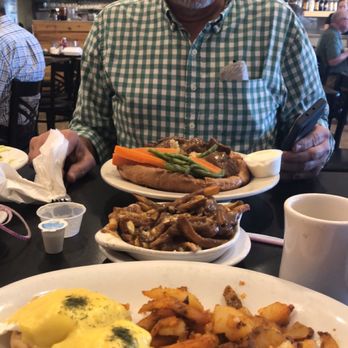 Maple Leaf Diner - Benedict, poutine, and pot roast - American Near Me - Dallas, Texas Maple Leaf Diner - Benedict, poutine, and pot roast - American Near Me - Dallas, Texas