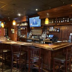 Mojo's Pub -N- Grill - Bar area