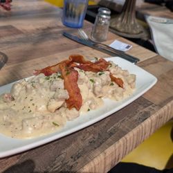 Ohso & Little O's - Biscuits and beer gravy