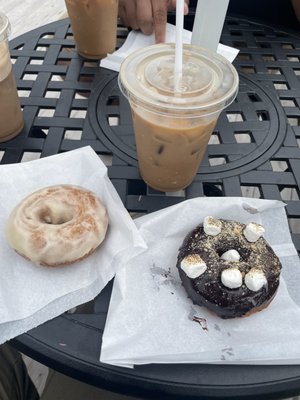 Fred's Coffee & Donuts by null