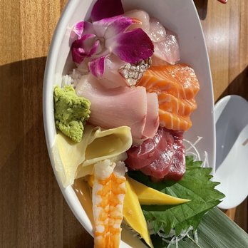 Kusshi - Chirashi Sampler - Sushi Bars Near Me - Arlington, Virginia