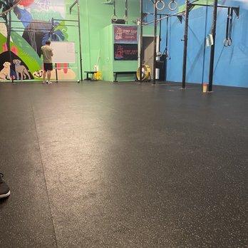 Jump Ship kailua CrossFit - Coach Seth getting ready to give us the run down:) - Gyms Near Me - Kailua, Hawaii Jump Ship kailua CrossFit - Coach Seth getting ready to give us the run down:) - Gyms Near Me - Kailua, Hawaii