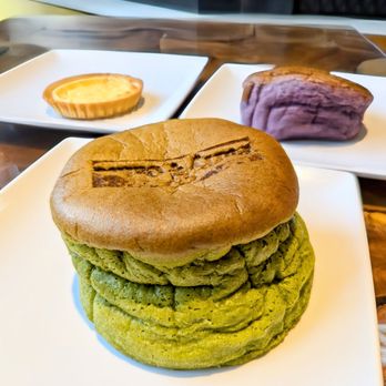 Puffy Cakes - Desserts Near Me - Chicago, Illinois