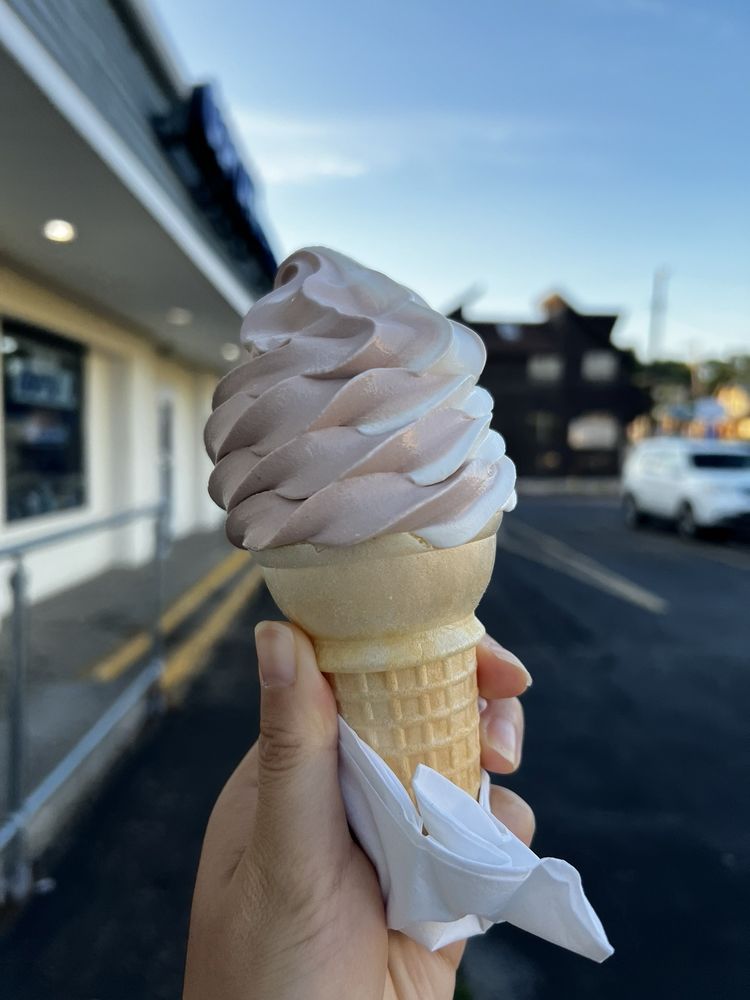 Joezeppi's Frozen Treats Logo