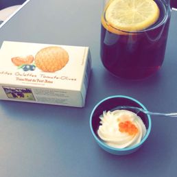 Salmon tartar and biscuits/ Coca Cola   (business class)