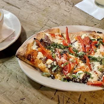 Cato's Ale House - tomato soup & double slice of Piedmont Avenue Pizza - Burgers Near Me - Oakland, California