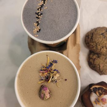 Tadaima - Black sesame latte, green tea hochija latte - Bakeries Near Me - Brooklyn, New York