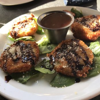 Maxine's On Shine - Fried Green Tomatoes appetizer... very good! - New American Near Me - Orlando, Florida Maxine's On Shine - Fried Green Tomatoes appetizer... very good! - New American Near Me - Orlando, Florida