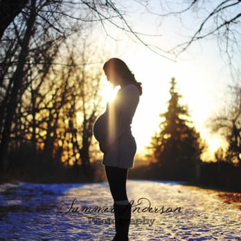 Summer Anderson Photography - Make sure you hire a maternity photographer at the end of your second trimester to be ready for those belly pics around 34 weeks - Session Photography Near Me Summer Anderson Photography - Make sure you hire a maternity photographer at the end of your second trimester to be ready for those belly pics around 34 weeks - Session Photography Near Me