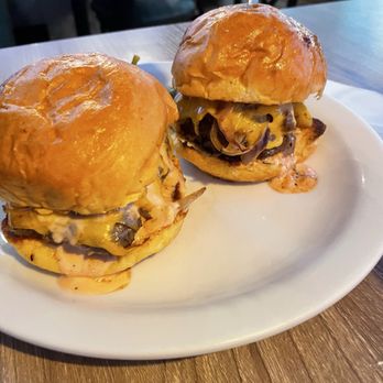 Tonys Grill & Bar - Mini sliders - Cocktail Bars Near Me - Palm Springs, California Tonys Grill & Bar - Mini sliders - Cocktail Bars Near Me - Palm Springs, California