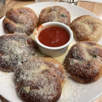 Posto Pizza - This garlic knots. The pasta was wild mushroom, baby spinach roasted peppers, in a creamy truffle sauce. - Pizza Near Me - Celebration, Florida Posto Pizza - This garlic knots. The pasta was wild mushroom, baby spinach roasted peppers, in a creamy truffle sauce. - Pizza Near Me - Celebration, Florida