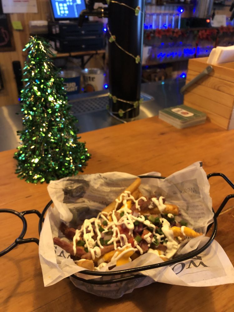 Between The Lakes Tap House Logo