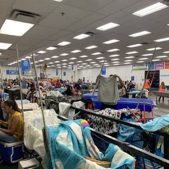 Goodwill Clearance Center - 89% Clothes bins - Thrift Stores Near Me - Phoenix, Arizona Goodwill Clearance Center - 89% Clothes bins - Thrift Stores Near Me - Phoenix, Arizona