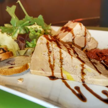 Café de la Reina - Foie micuit con tostas con arándanos y mermelada de pétalos de fresa - Cafeteria Near Me - Zaragoza, Z Café de la Reina - Foie micuit con tostas con arándanos y mermelada de pétalos de fresa - Cafeteria Near Me - Zaragoza, Z