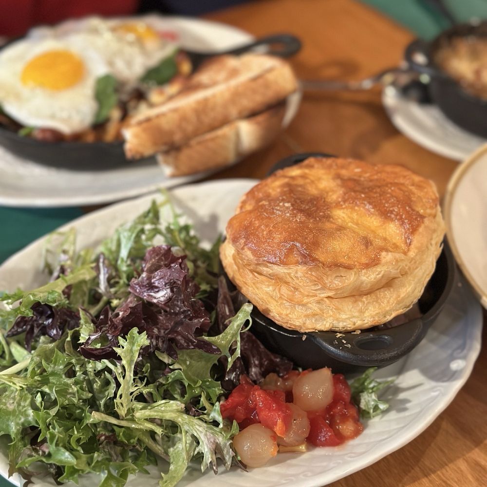 Au Petit Chalet - Meat pie - Breakfast & Brunch Near Me - Quebec City, Quebec