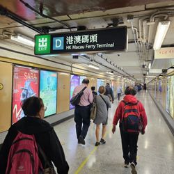 港鐵上環站 - Walking towards the ferry to Macau