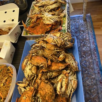 Ruff N Ready Crab House - Laid out at the party: one dozen large males, two dozen females, and 42 shrimp - Seafood Markets Near Me - Hyattsville, Maryland
