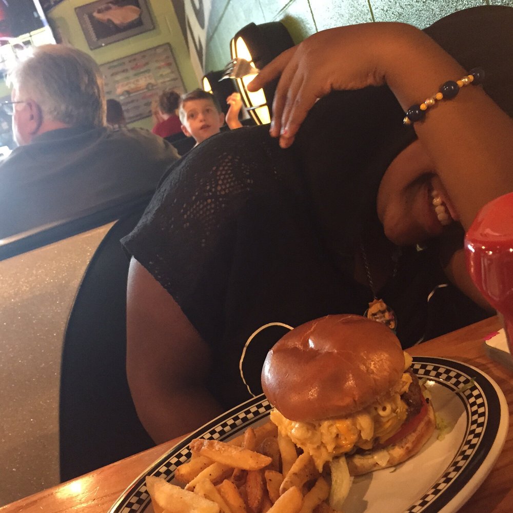 Quaker Steak & Lube - Mac n cheese burger - Chicken Wings Near Me - Austintown, Ohio Quaker Steak & Lube - Mac n cheese burger - Chicken Wings Near Me - Austintown, Ohio