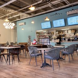 Lu's Cafe & Bakery - Airy and bright