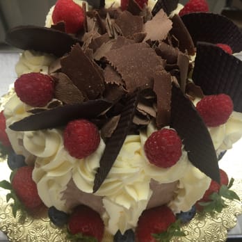 Bread Basket Cake Company - Mixed berries chocolate cake - Delis Near Me - Camarillo, California Bread Basket Cake Company - Mixed berries chocolate cake - Delis Near Me - Camarillo, California