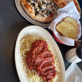Pizza Parlor - Spaghetti and Meat Sauce, 8" Pizza, Garlic Bread - Pizza Near Me - Kingsville, Texas Pizza Parlor - Spaghetti and Meat Sauce, 8" Pizza, Garlic Bread - Pizza Near Me - Kingsville, Texas