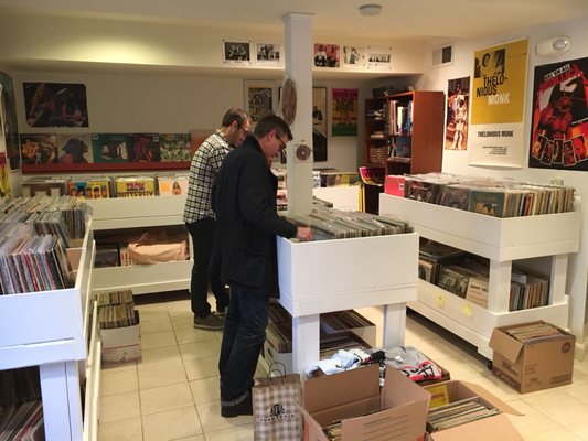 Village Vinyl & Hi Fi by null