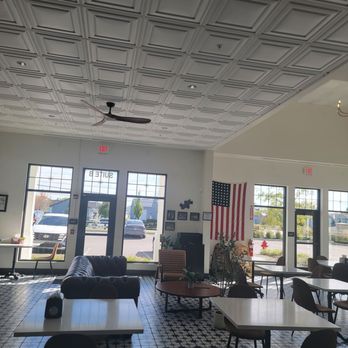 Parlor Doughnuts - Sitting area - Donuts Near Me - Powell, Ohio