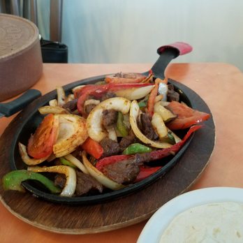 Que Brava - Beef fajitas - Mexican Near Me - Yorkville, Illinois Que Brava - Beef fajitas - Mexican Near Me - Yorkville, Illinois