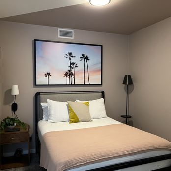 1111 Wilshire - Junior studio bed - Apartments Near Me - Los Angeles, California