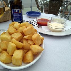 Restaurante La Parra - Patatas tres salsas
