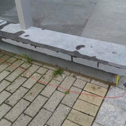 Mozart - Le Mozart à Koksijde a placé un fil électrique pour tenter que les chiens n'urinent plus sur le mur!!!!
Quelle honte à eux!!!!!!!