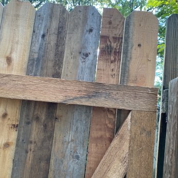 Right Now Fencing - Gap between fence & gate - Fences & Gates Near Me - Alpharetta, Georgia