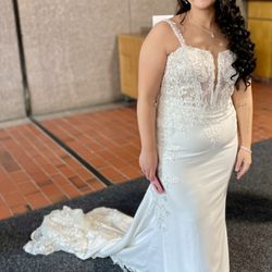 Chao's Alterations - Altered dress on wedding day