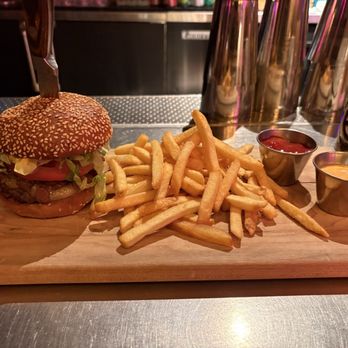 Creatures Rooftop - Cheeseburger with bacon - Burgers Near Me - New York, New York