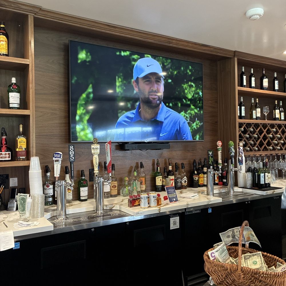 Super Fun and Great course at the Vineyard! Highly recommend! Samantha took care of us at the bar with some great transfusions!