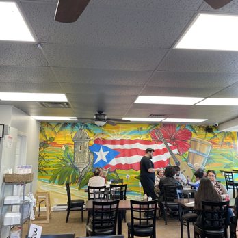 Jibarito's Y Más - Restaurant interior. - Puerto Rican Near Me - Chicago, Illinois