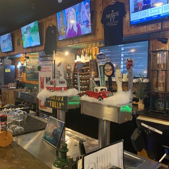 Kelly's Half Shell Pub - Kelly's Irish Pub - Irish Pub Near Me - Crystal River, Florida