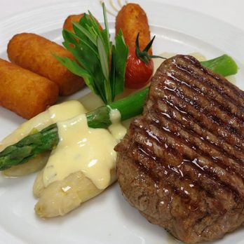 Vogelsang - Rindsfilet vom Grill auf Spargeln - Hotels Near Me - Eich, LU