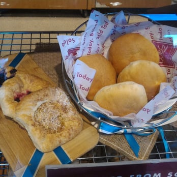 Cobs Bread - various types of bread on display - Bakeries Near Me - Edmonton, Alberta Cobs Bread - various types of bread on display - Bakeries Near Me - Edmonton, Alberta