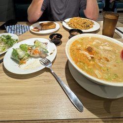 Spicy chicken peanut Fuh , pad Thai, fresh and fried rolls