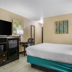 Best Western Long Beach Inn - 1 Queen Bed