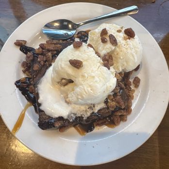 The Filling Station - Brownie and Ice cream - Wine Bars Near Me - Gardendale, Alabama